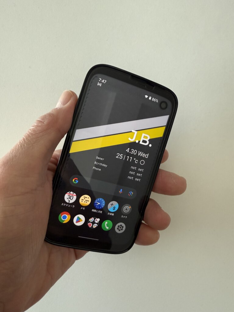 あの「BALMUDA Phone」の未使用品がおまけ付きで19,777円